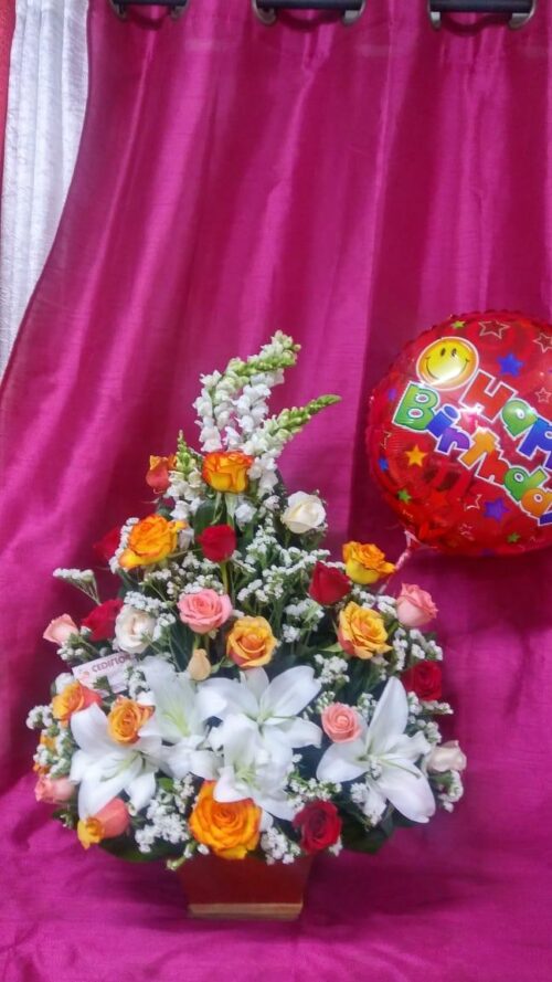 Arreglo  variados de Rosas lirios, 1 globo.